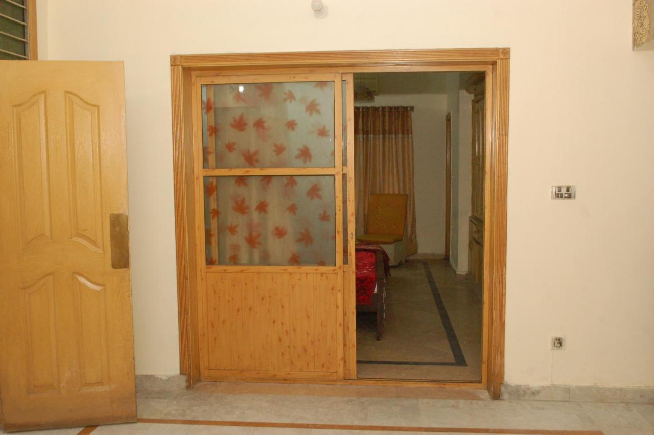 Khyber Inn イスラマバード エクステリア 写真